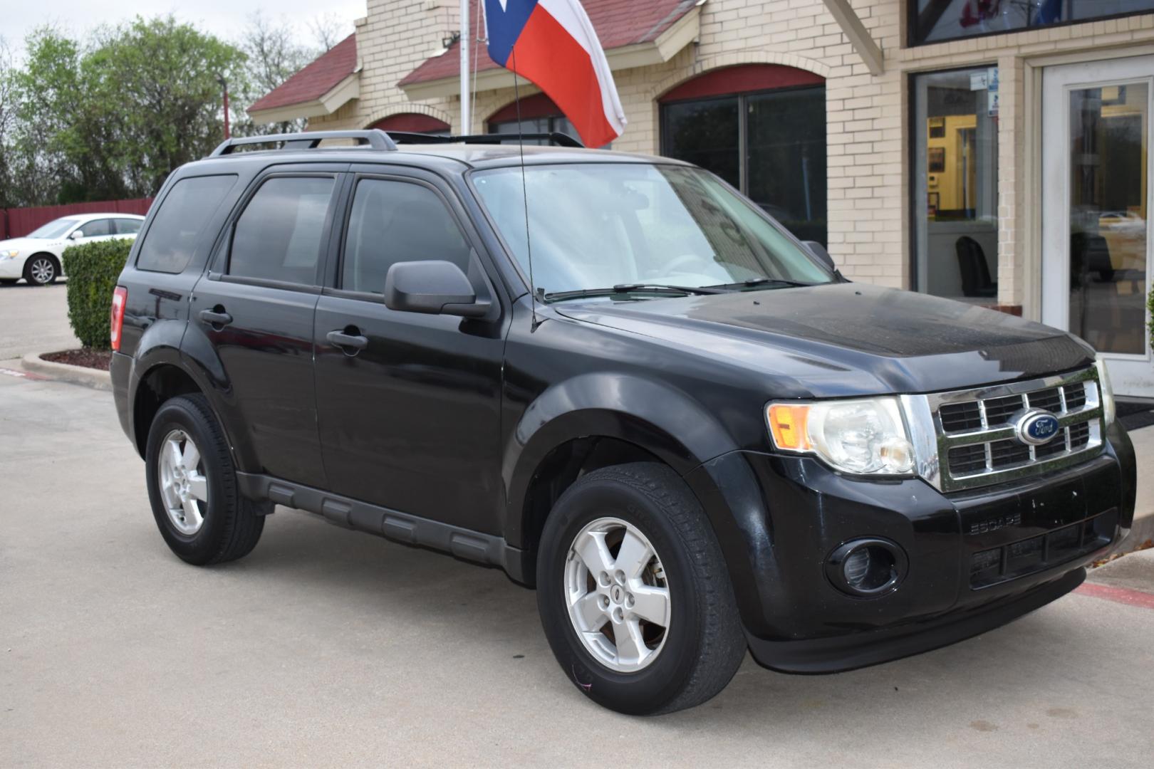2010 Black /Gray Ford Escape (1FMCU0C78AK) with an 4.25L engine, 6-Speed Automatic transmission, located at 5925 E. BELKNAP ST., HALTOM CITY, TX, 76117, (817) 834-4222, 32.803799, -97.259003 - Buying a 2010 Ford Escape can offer several benefits, including: Affordability: Since it's an older model, you can typically find a 2010 Ford Escape at a lower price compared to newer SUVs. This can be advantageous if you're on a budget or looking for a reliable vehicle without breaking the bank. - Photo#6